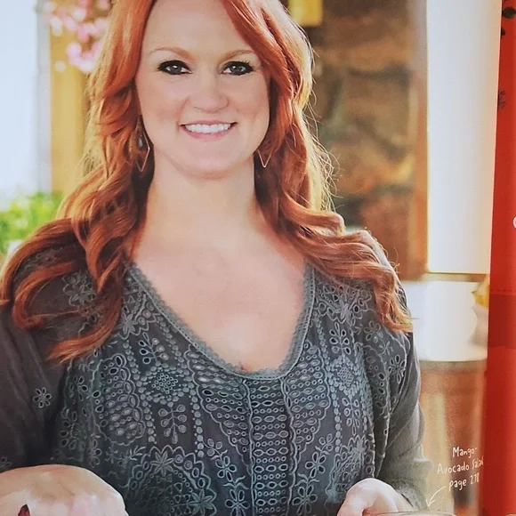 The Pioneer Woman Cooks Cookbook, Come & Get It! 398 PAGES - Picture 8 of 8